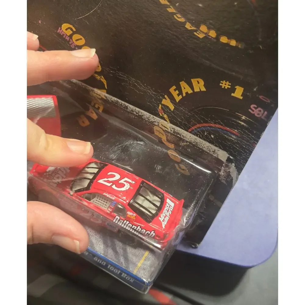 Wally Dallenbach #25 Hendrick Motorsports Hot Wheels Pit Crew MOC Nascar